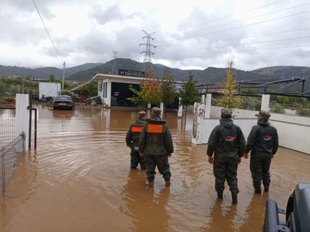 U Draču poplavljeno 800 domova, evakuirano 180 stanovnika, opasnost nije prošla