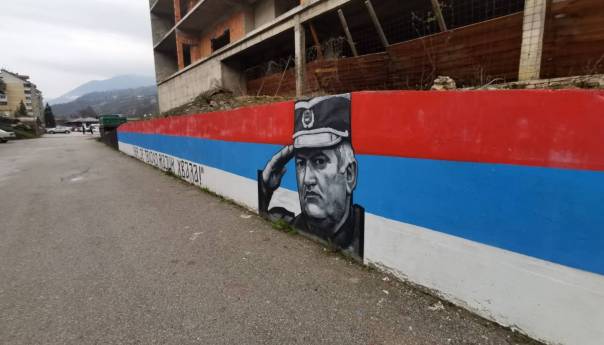 U Foči novi murali sa likom ratnog zločinca Ratka Mladića