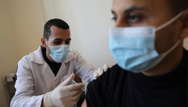 U Gazi zdravstveni radnici primili vakcinu protiv COVID-19
