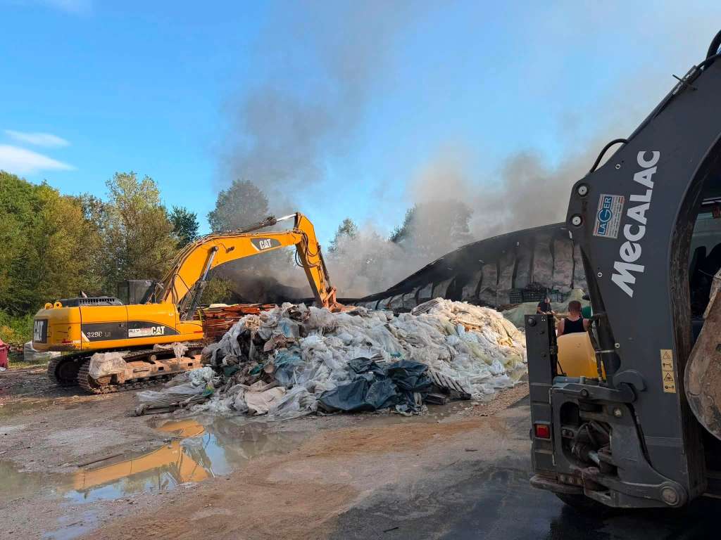 U Grudama gorjelo skladište kompanije "Enigma", pričinjena velika materijalna šteta