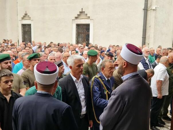 U haremu Begove džamije klanjana dženaza komandantu Eminu Švrakiću