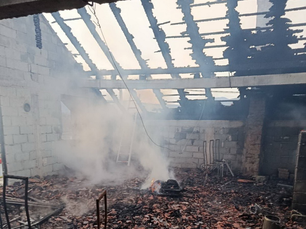 U HNK zabilježeno 15 požara, u Mostaru gorjeli dimnjak i kuća