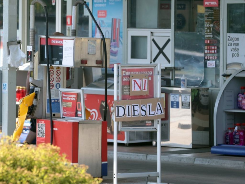 U Hrvatskoj nestašica, Slovenija uvela ograničenje točenja goriva