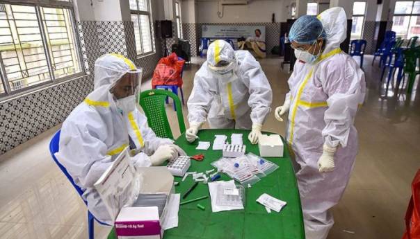 U Indiji počela masovna vakcinacija protiv koronavirusa