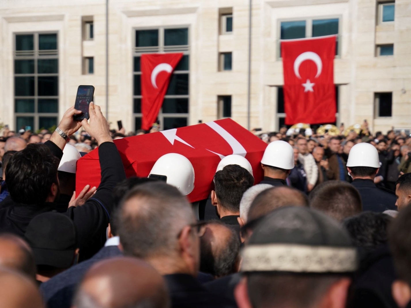 U Istanbulu sahranjen pilot Hasan Bahar, koji je poginuo u avionskoj nesreći u Hrvatskoj