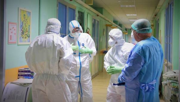 U Italiji od koronavirus preminule 822 osobe