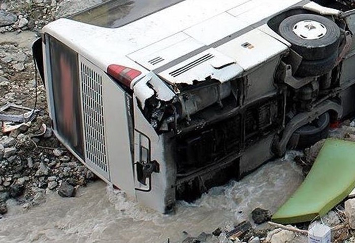 U izlijetanju autobusa u Nepalu najmanje 19 mrtvih
