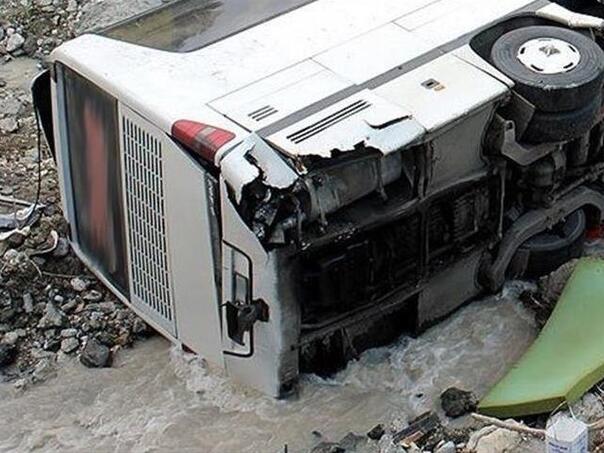 U izlijetanju autobusa u Nepalu najmanje 19 mrtvih