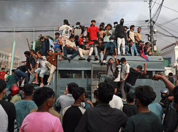 U južnom Nepalu uveden policijski sat nakon protesta hindusa i muslimana