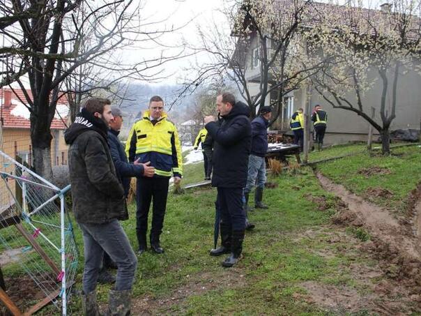 U Kalesiji aktivirano nekoliko klizišta, jedna porodica evakuisana