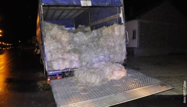 U kamionu ispod slame krio 140 kilograma marihuane