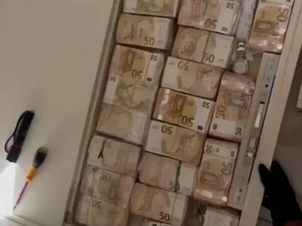 U kući narkobosa pronađeno 3,2 miliona eura, kalašnjikovi i 11 Rolex satova