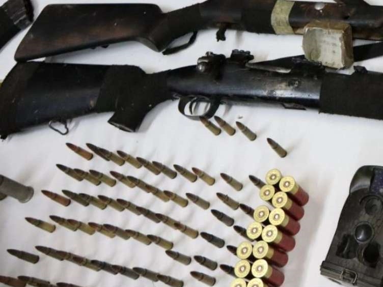 U Lukavcu pronađeno oružje, eksploziv i droga, jedna osoba uhapšena