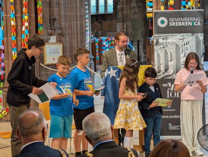 U Manchesteru odata počast žrtvama genocida u Srebrenici