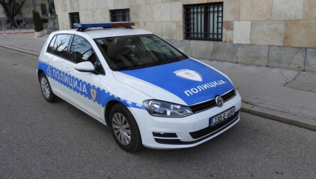 U masovnoj tuči u kafani u Petrovu povrijeđena dva policajca