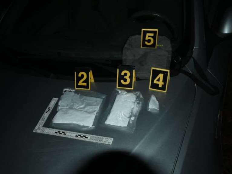 U mjestu Dobrinje pronađena droga, uhapšene tri osobe