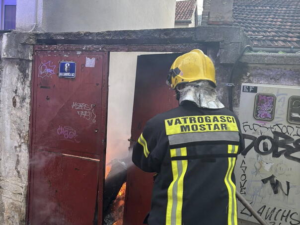 U Mostaru gorio stan, u Čapljini automobil