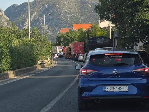 U Mostaru poginuo pješak, cesta M17 potpuno zatvorena