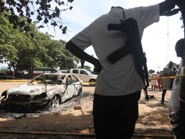 U napadu bombaša samoubice u Nigeriji ubijeno najmanje 23 ljudi