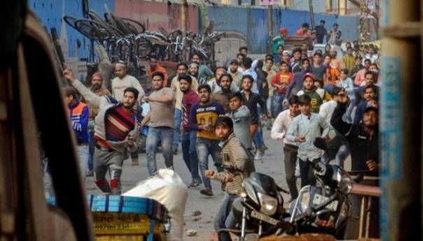 U neredima u Delhiju poginule 32 osobe