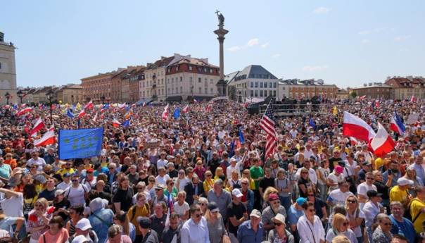 U Poljskoj održani protesti, pola miliona ljudi na ulicama