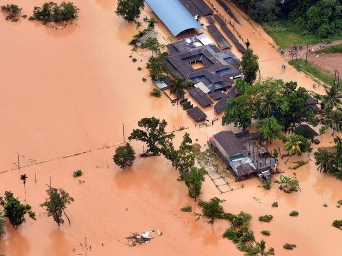 U poplavama i pod klizištima u Šri Lanci poginula najmanje 31 osoba