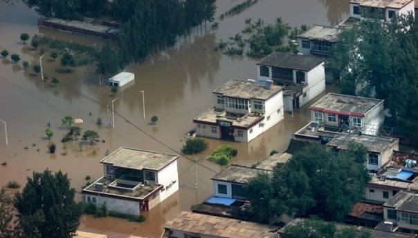 U poplavama u Kini 302 osobe poginule, 50 nestalih