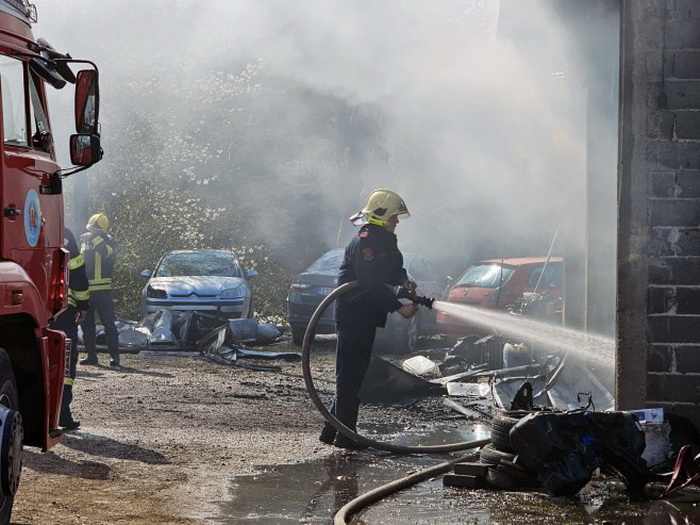 U potpunosti ugašen požar u Istočnom Sarajevu, nema povrijeđenih