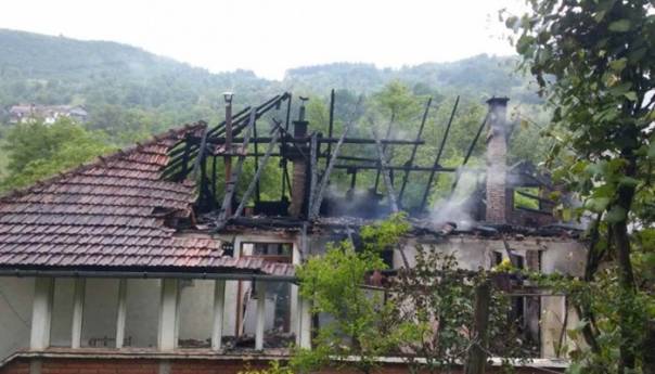 U požaru u Bogušićima dvije porodice ostale bez krova nad glavom