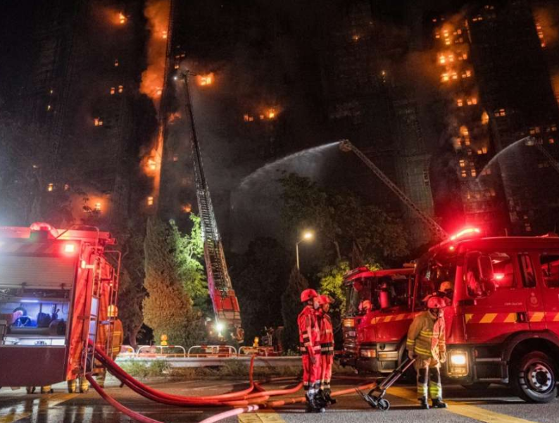 U požaru u Hong Kongu 83 mrtvih, uhapšeni šefovi građevinske kompanije