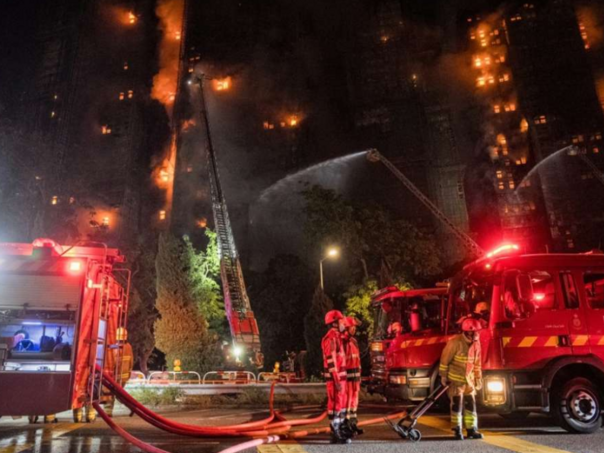 U požaru u Hong Kongu 83 mrtvih, uhapšeni šefovi građevinske kompanije