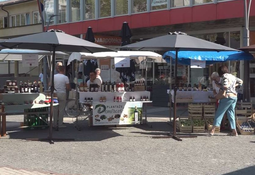 U Prijedoru otvorena manifestacija "Plodovi ljeta 2026", voćari nude domaće proizvode