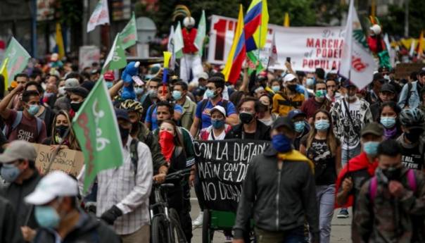 U protestima protiv poreznih reformi u Kolumbiji poginulo 17 osoba