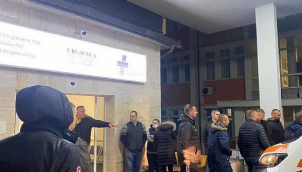 U pucnjavi na autobus kod Dečana stradale tri osobe