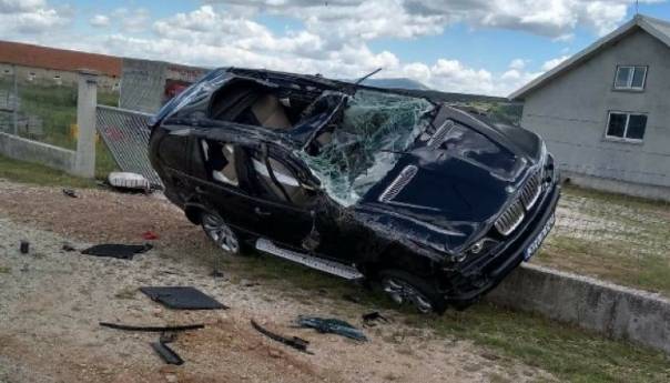 U saobraćajnoj nesreći kod Livna teško povrijeđen vozač BMW-a