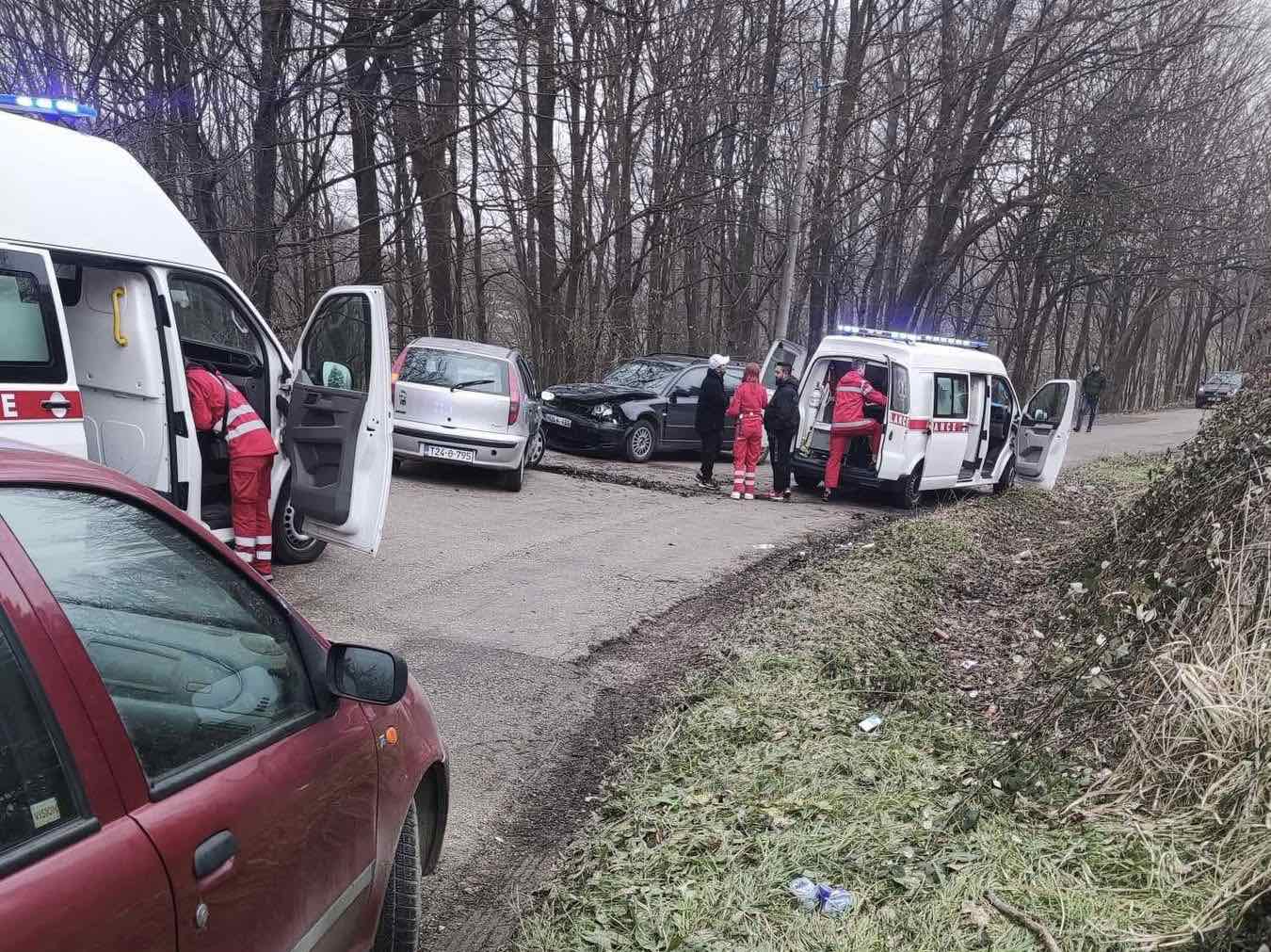 U saobraćajnoj nesreći kod Tuzle povrijeđeno osam osoba