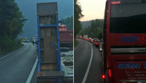 U saobraćajnoj nesreći kod Zenice poginuo mladić