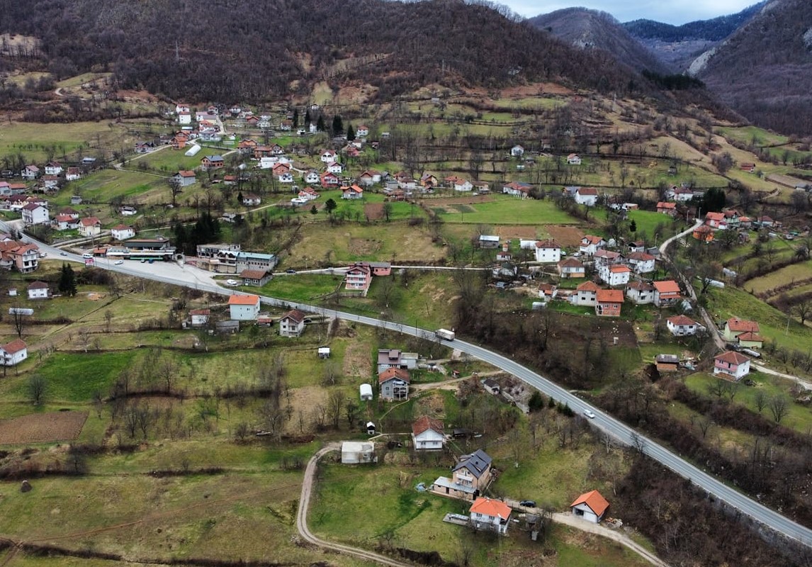 U saobraćajnoj nesreći u blizini Kladnja povrijeđena tri mladića