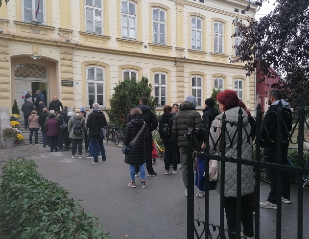 U Šapcu sedam biračkih mjesta nije otvoreno na vrijeme