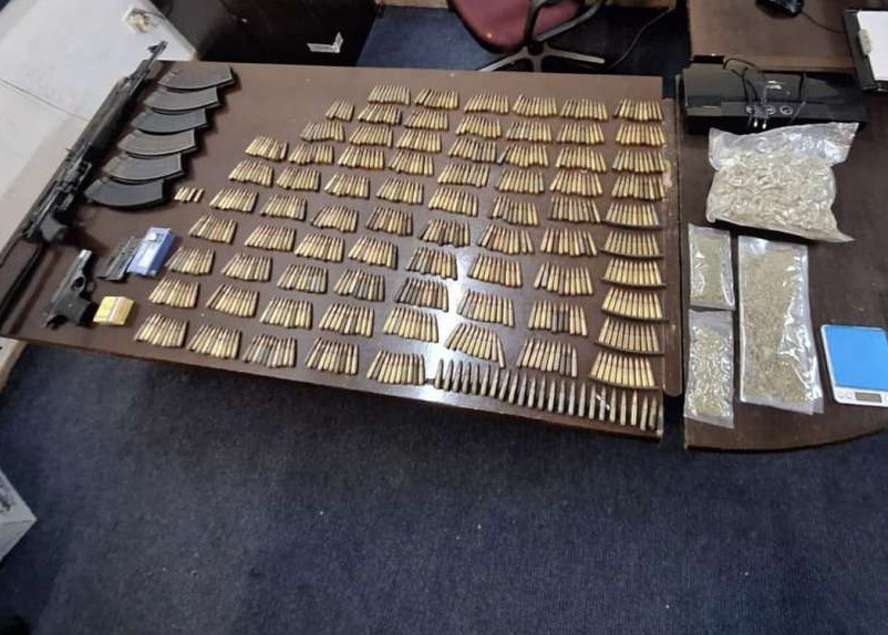 U Sarajevu pronađena droga, oružje i municija, uhapšen 34-godišnjak