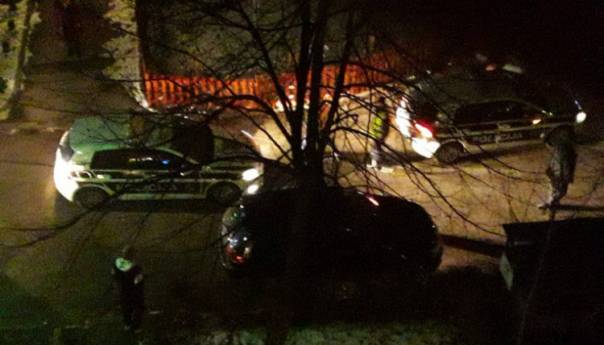 U Sarajevu sinoć izgorio automobil