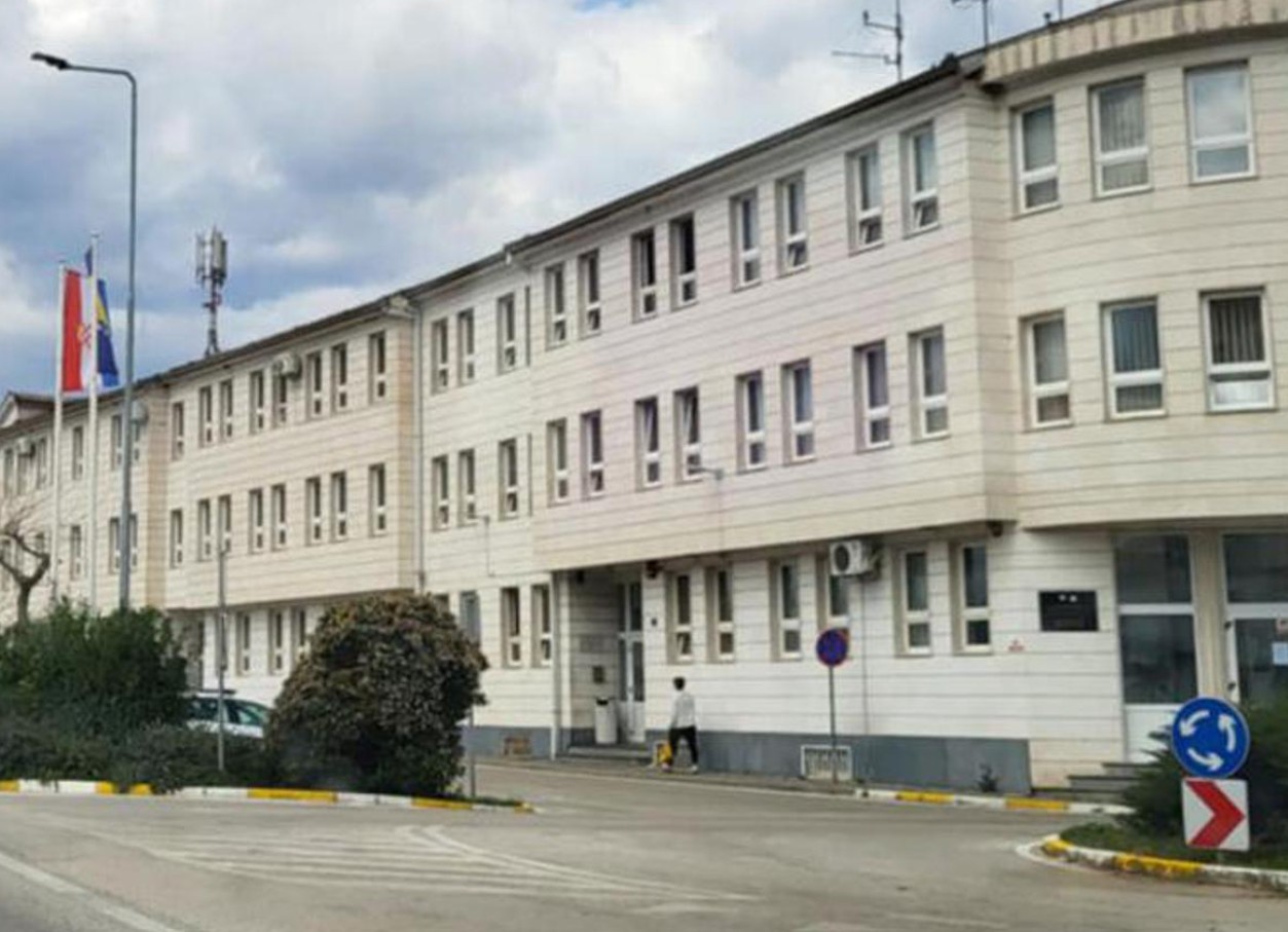 U Širokom Brijegu optuženi da su otkopali grob i premjestili tijelo