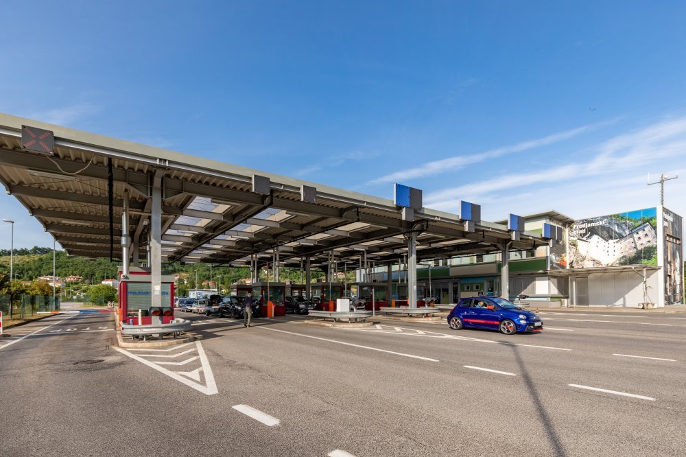 U Sloveniji će od danas granice čuvati i vojska