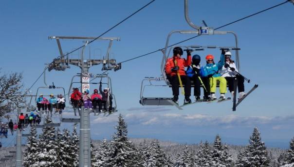 U Sloveniji se otvaraju skijališta, škole i neke uslužne djelatnosti
