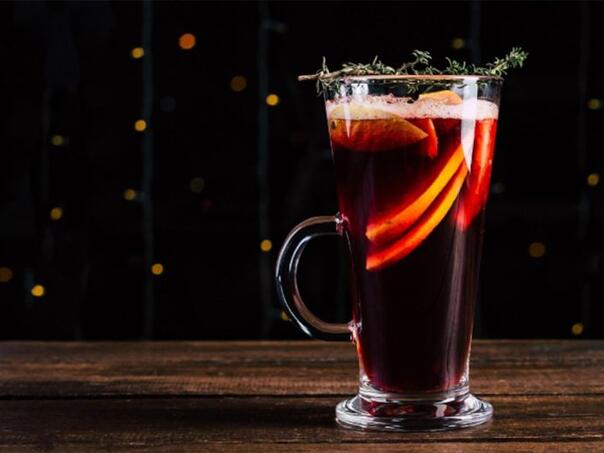 U Sloveniji se šest osoba otrovalo kuhanim vinom