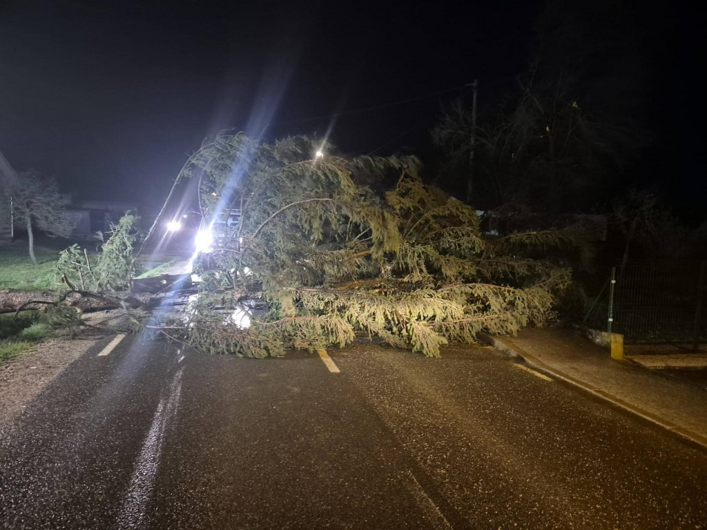 U Sloveniji zatvorene škole i vrtići, mnogi građani nemaju struju