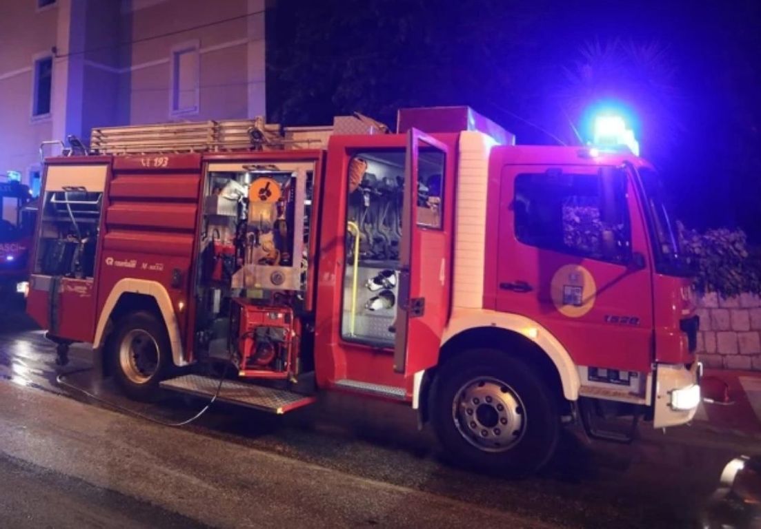 U Splitu gorio stan, spašen muškarac