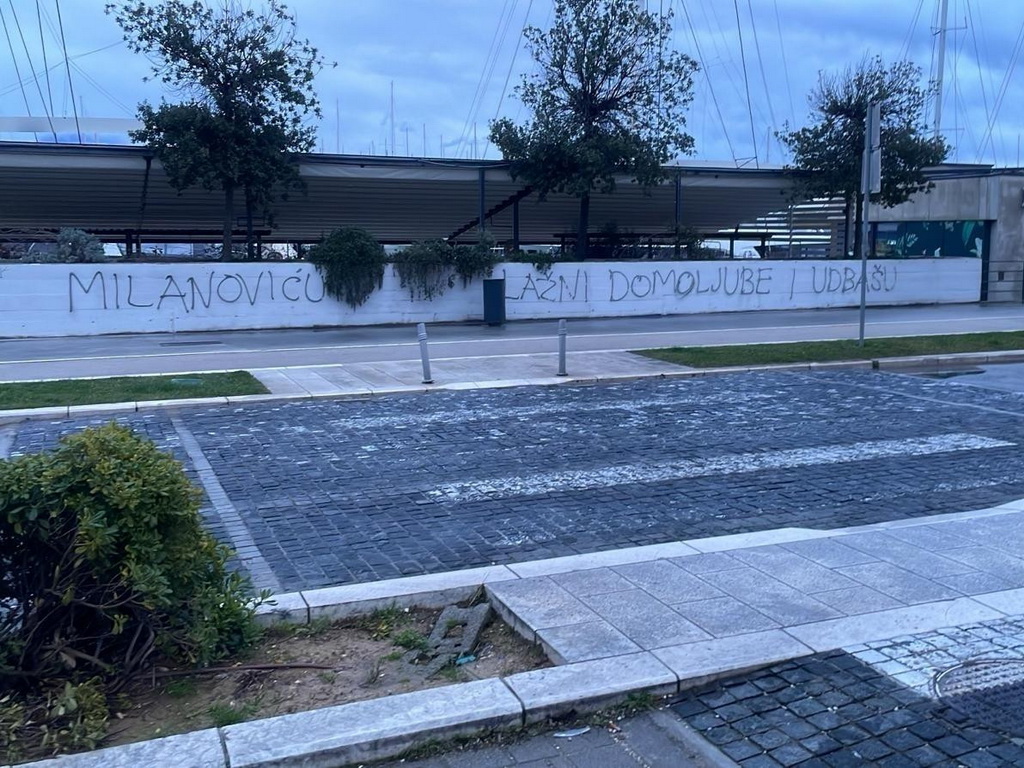U Splitu osvanuli primitivni i uvredljivi grafiti na račun Zorana Milanovića