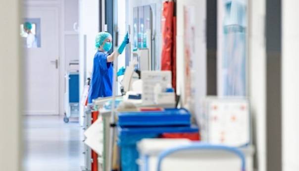 U Srbiji preminulo još pet osoba, 302 novooboljelih od virusa korona