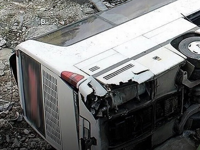 U sudaru autobusa i kamiona u Egiptu 13 poginulih, 34 osobe povrijeđene